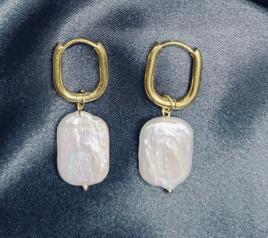 Stylish & elegant imitation pearl earrings. Code 89627