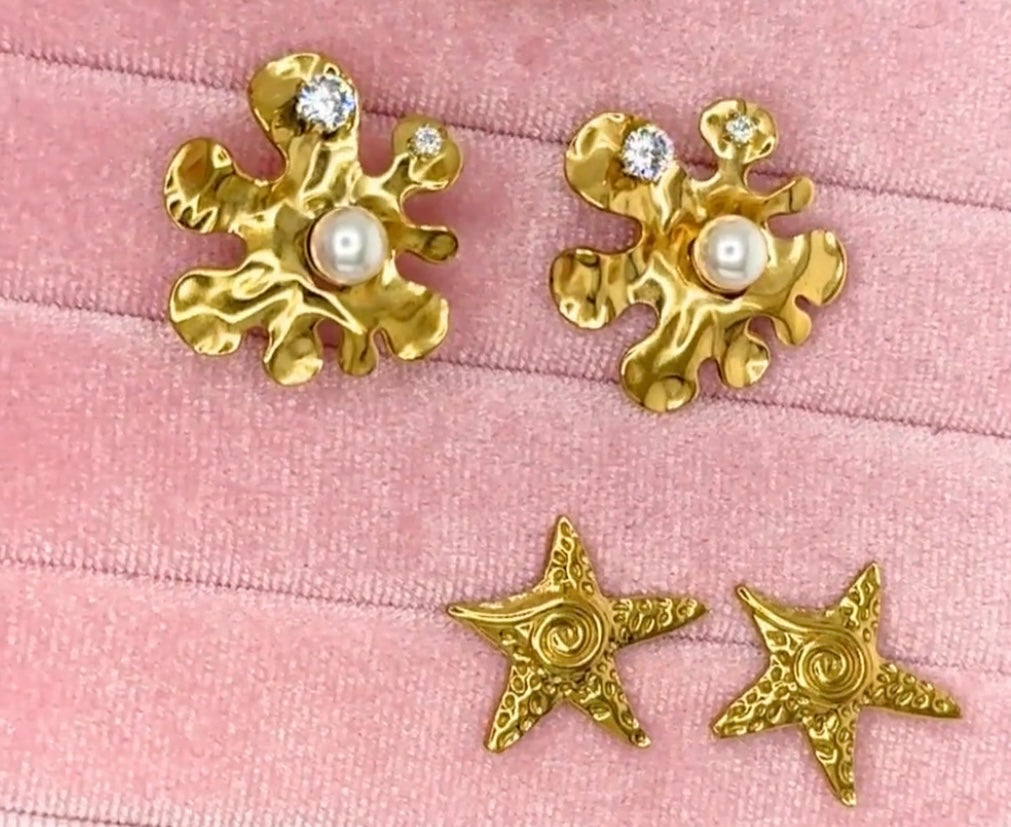 Stylish flower design earrings with imitation pearls & cubic zirconia. 2.5 x 2.2 cm. Code 90166