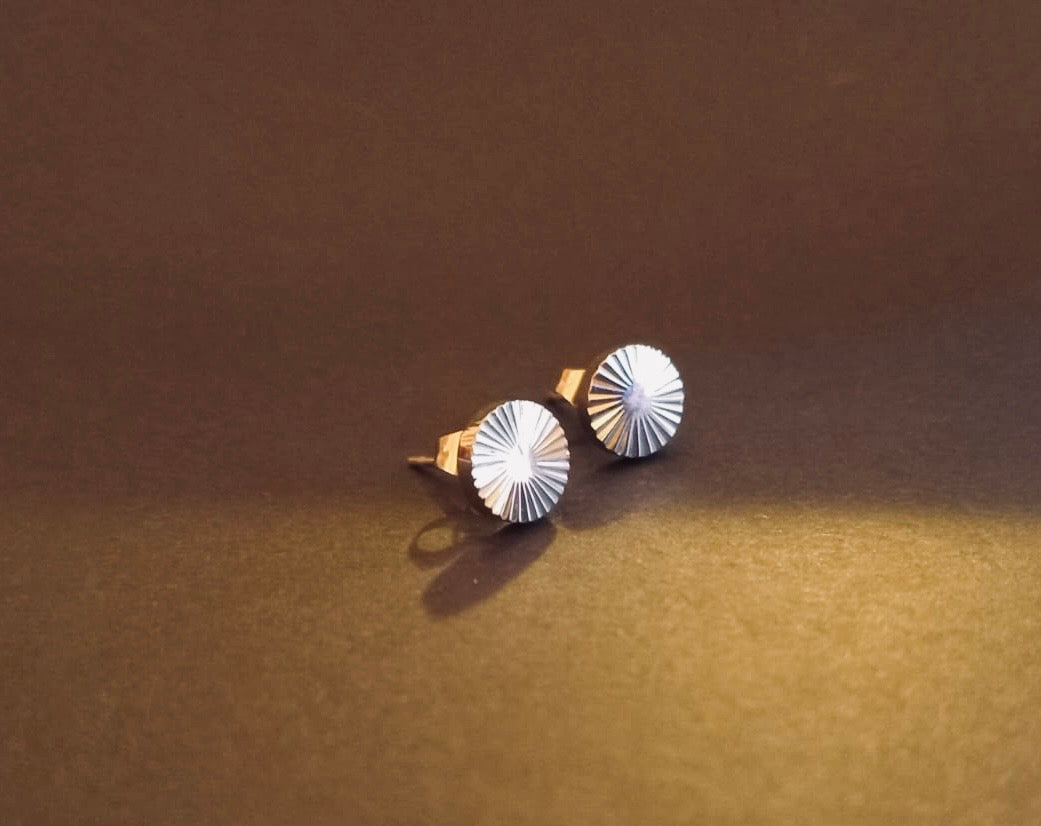 Petite but elegant small round earrings 0.8 x 0.8cm. Code 89471
