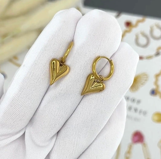 Beautifully elegant heart earrings. 1.5 x 2.8 cm. Code 87373