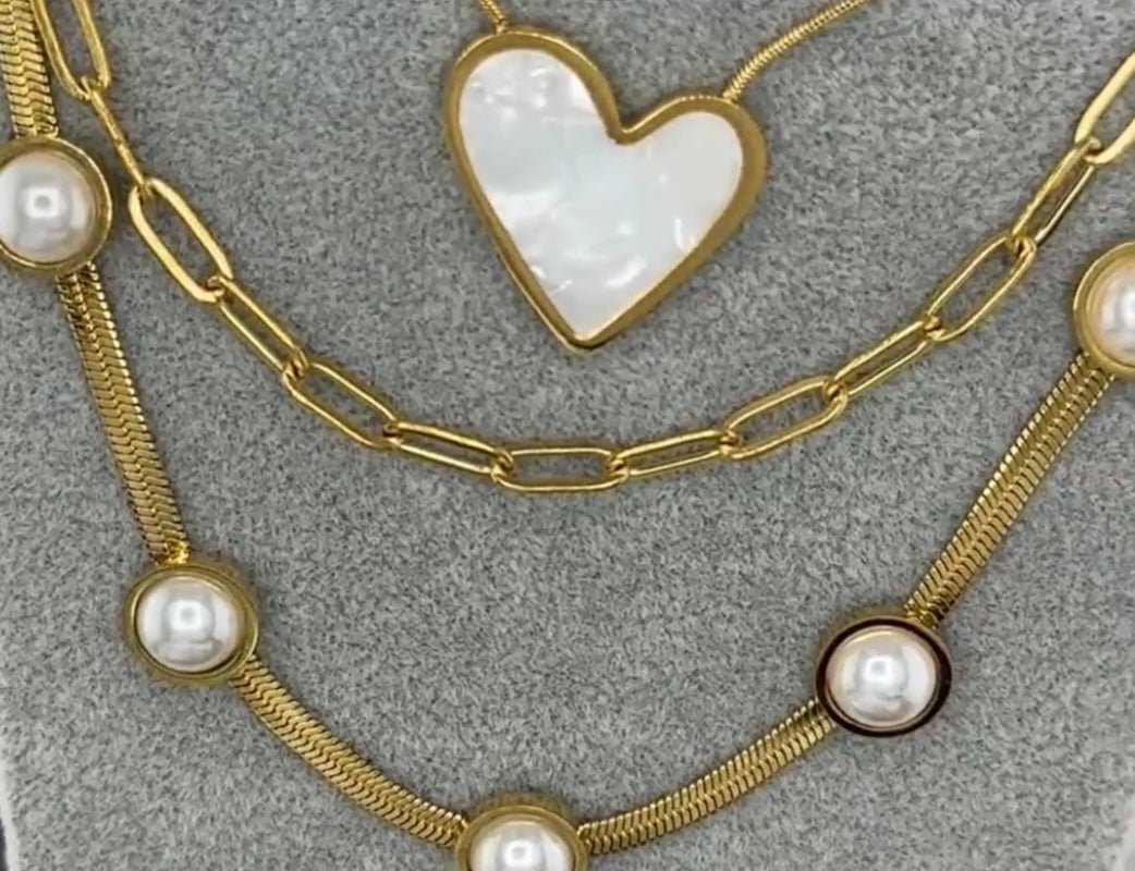 18k gold plated necklace in a link design. 40+5cm. Code 87149