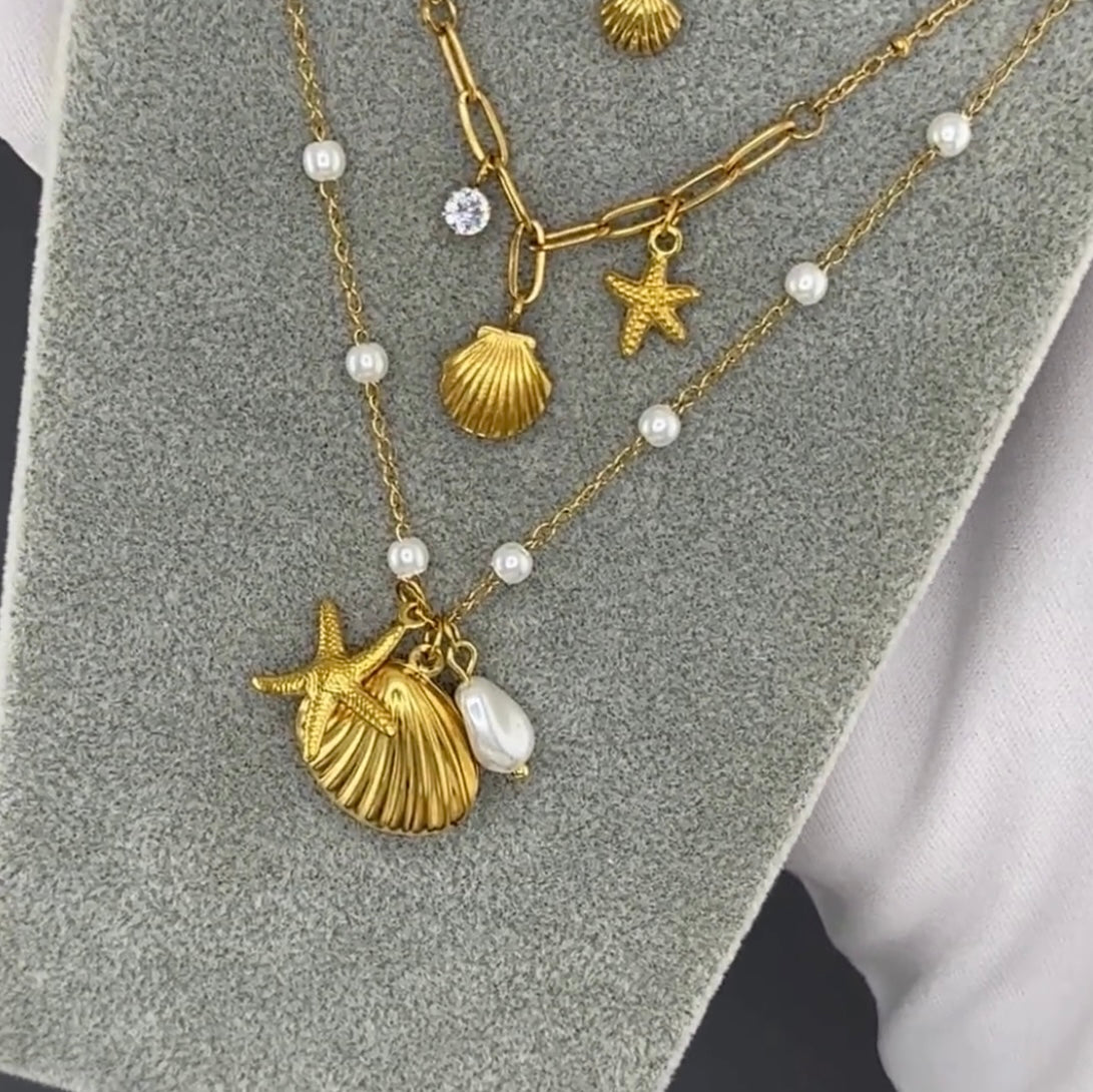Beautiful Necklace with three character charms, seashell, starfish & cubic zirconia 40+5cm. Code 90242