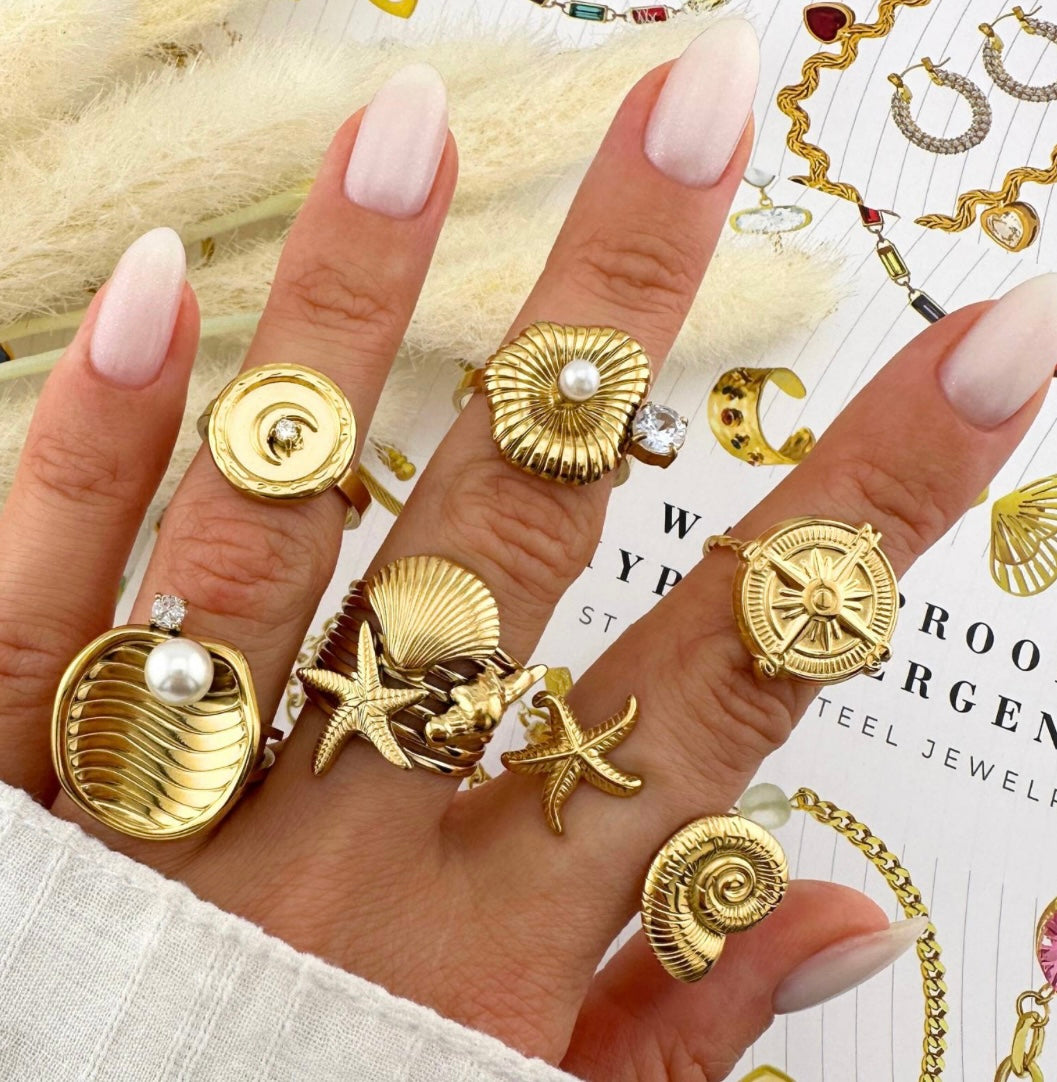 Starfish & Seashells ring. Beautiful & stylish Adjustable fit. Code 90060