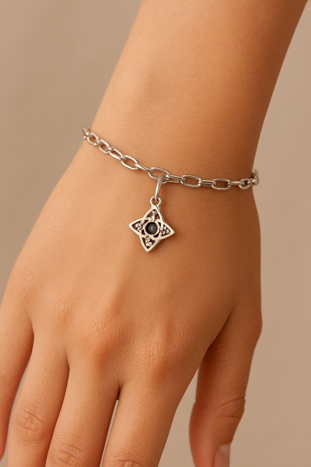 El nudo de la bruja. The Witches knot. Italian silver charm. (Charm only)