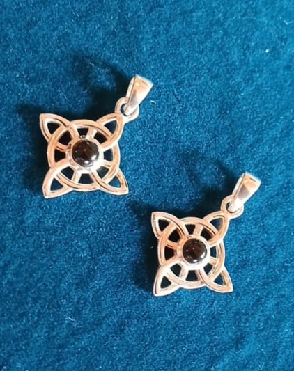 El nudo de la bruja. The Witches knot. Italian silver charm. (Charm only)