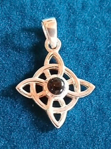 El nudo de la bruja. The Witches knot. Italian silver charm. (Charm only)
