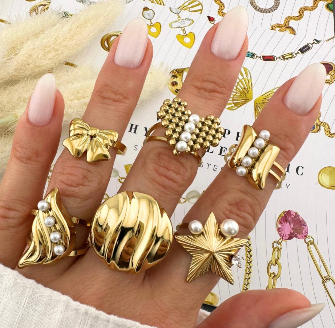 Beautiful star ring inlaid with cubic zirconia & imitation Pearls. Adjustable fit. Code 90131