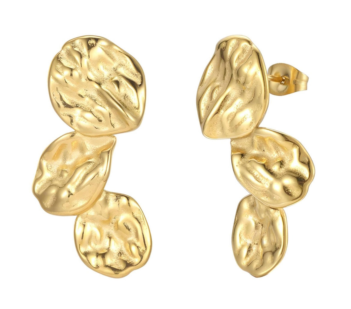 Bold stylish and elegant designer earrings. Code 89215