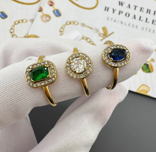 Elegant imitation emerald green ring inlaid with cubic zirconia stones. Adjustable fit. Code 89186