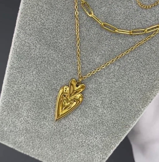 Stylish double designed necklace with beautiful heart shaped pendant. 39+7 cm. Code 90202