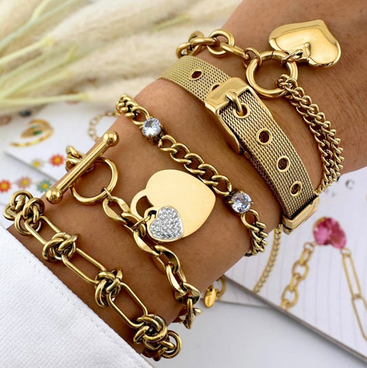 Beautiful & stylish heart bracelet with large heart charm 15+5cm. Code 85270