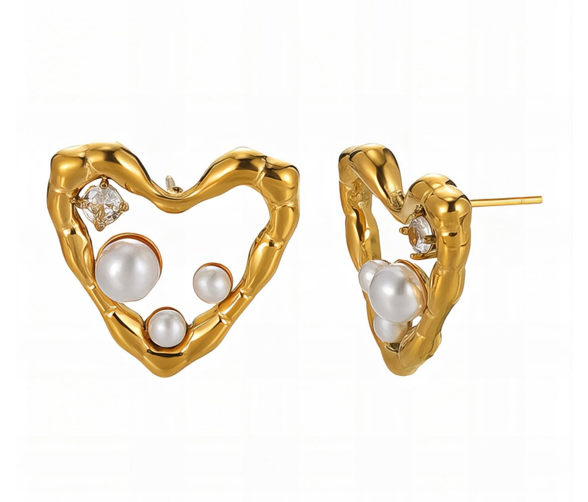 Beautiful heart earrings with imitation pearls & cubic zirconia detailing. 2 x 1.9 cm. Code 90167