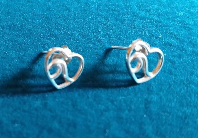 Intertwined Italian silver heart earrings. Stylish & elegant and perfect for all occasions