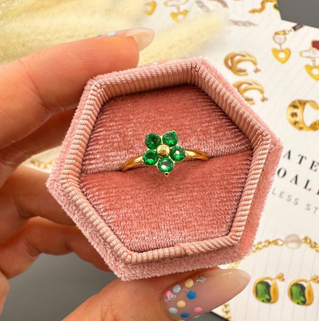 Beautiful emerald green cubic zirconia ring. Stylish & elegant. Adjustable fit. Code 89353