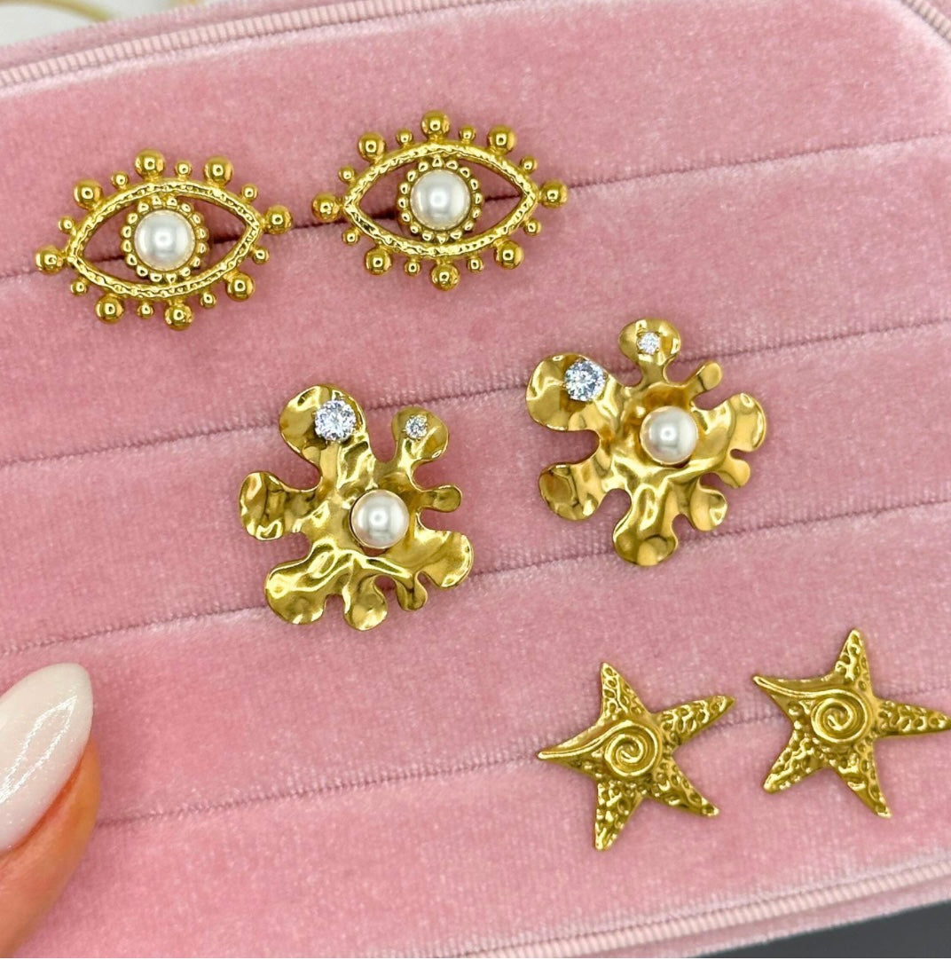 Stylish flower design earrings with imitation pearls & cubic zirconia. 2.5 x 2.2 cm. Code 90166