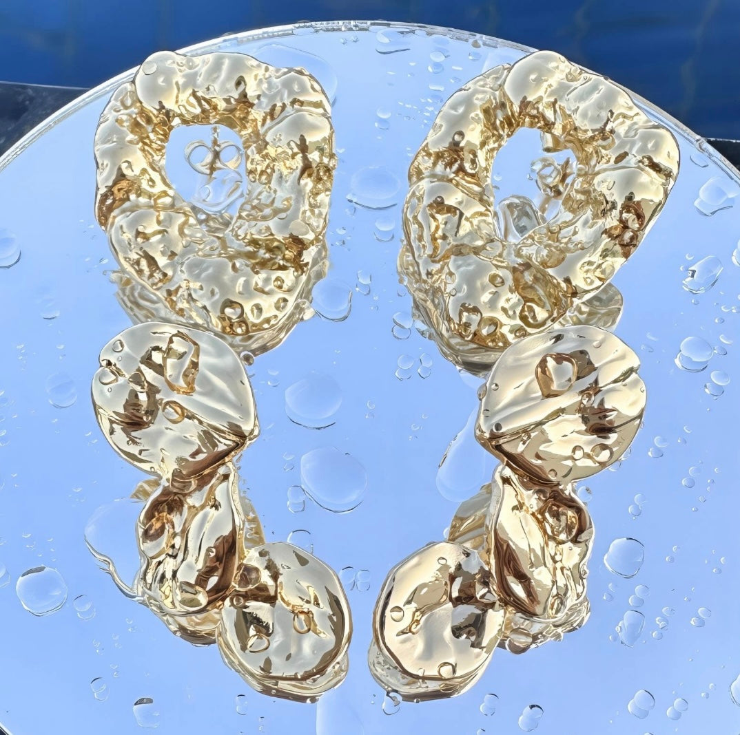 Bold stylish and elegant designer earrings. Code 89215