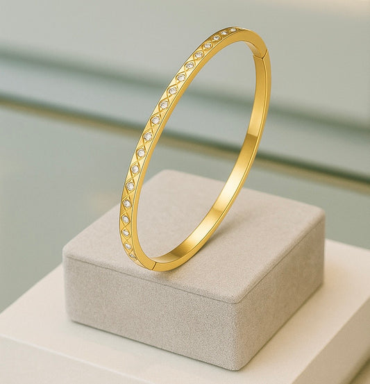 18k gold plated bracelet with diamond design and cubic zirconia. 6cm Code 88164