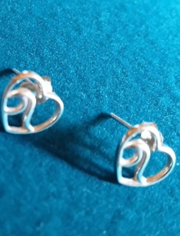 Intertwined Italian silver heart earrings. Stylish & elegant and perfect for all occasions