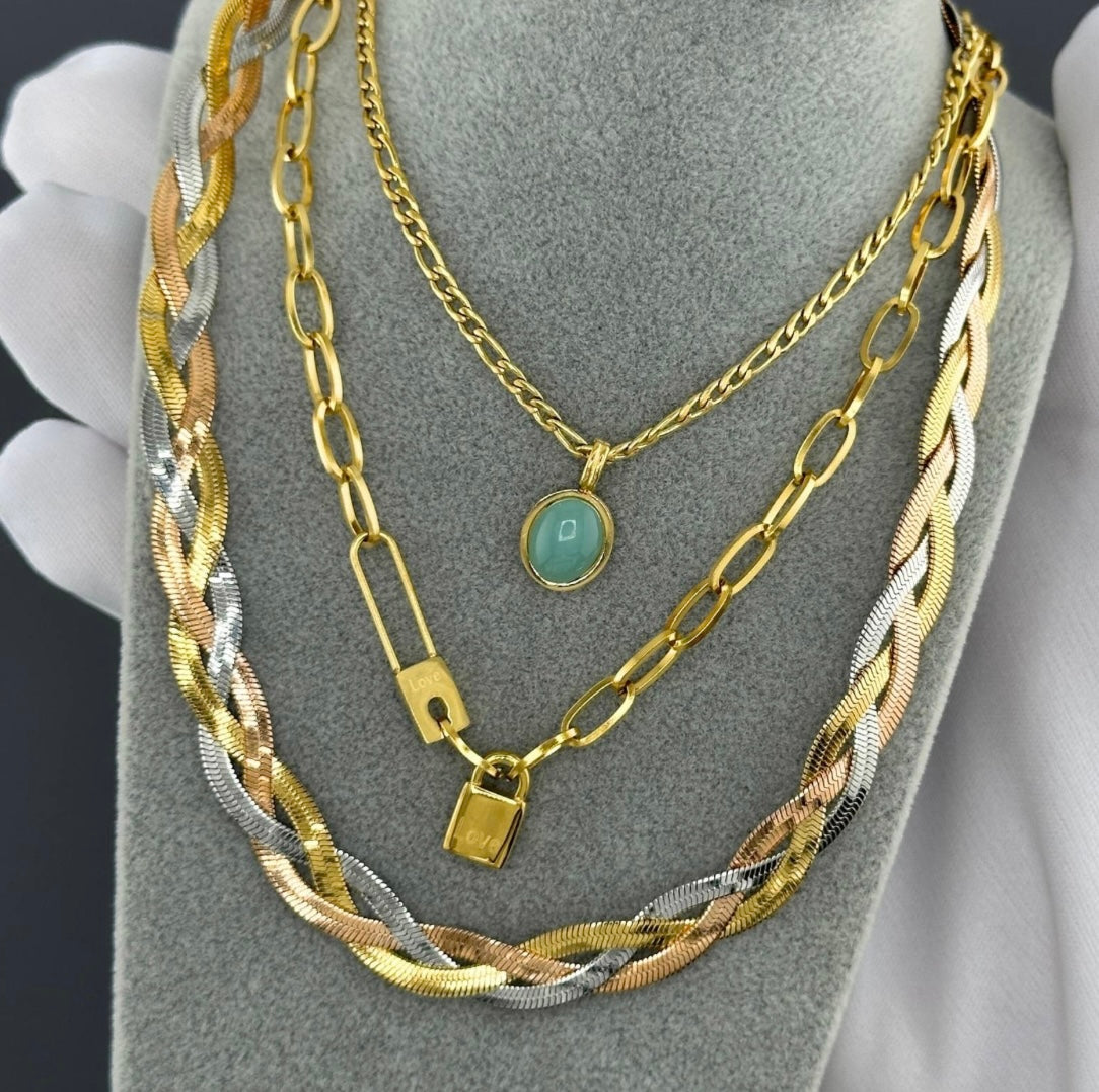 Stylish & elegant two coloured necklace, a beautiful addition to your collection. 39+5 cm. Code 87336