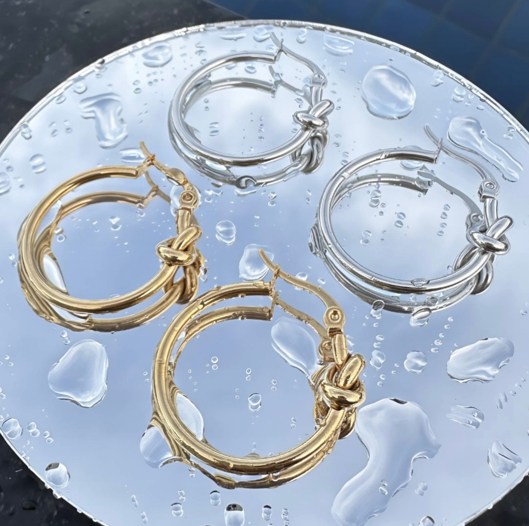 Stylish & elegant hoop earrings 2.5 x 0.2cm.Code 88082