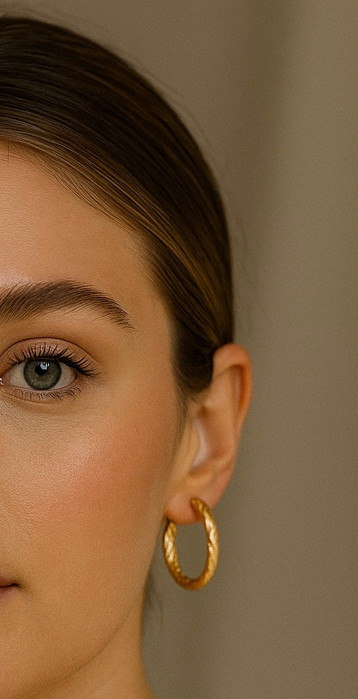 Hoop earrings with diamond cut effect stylish & elegant. 3x0.2 cm. Code 87064