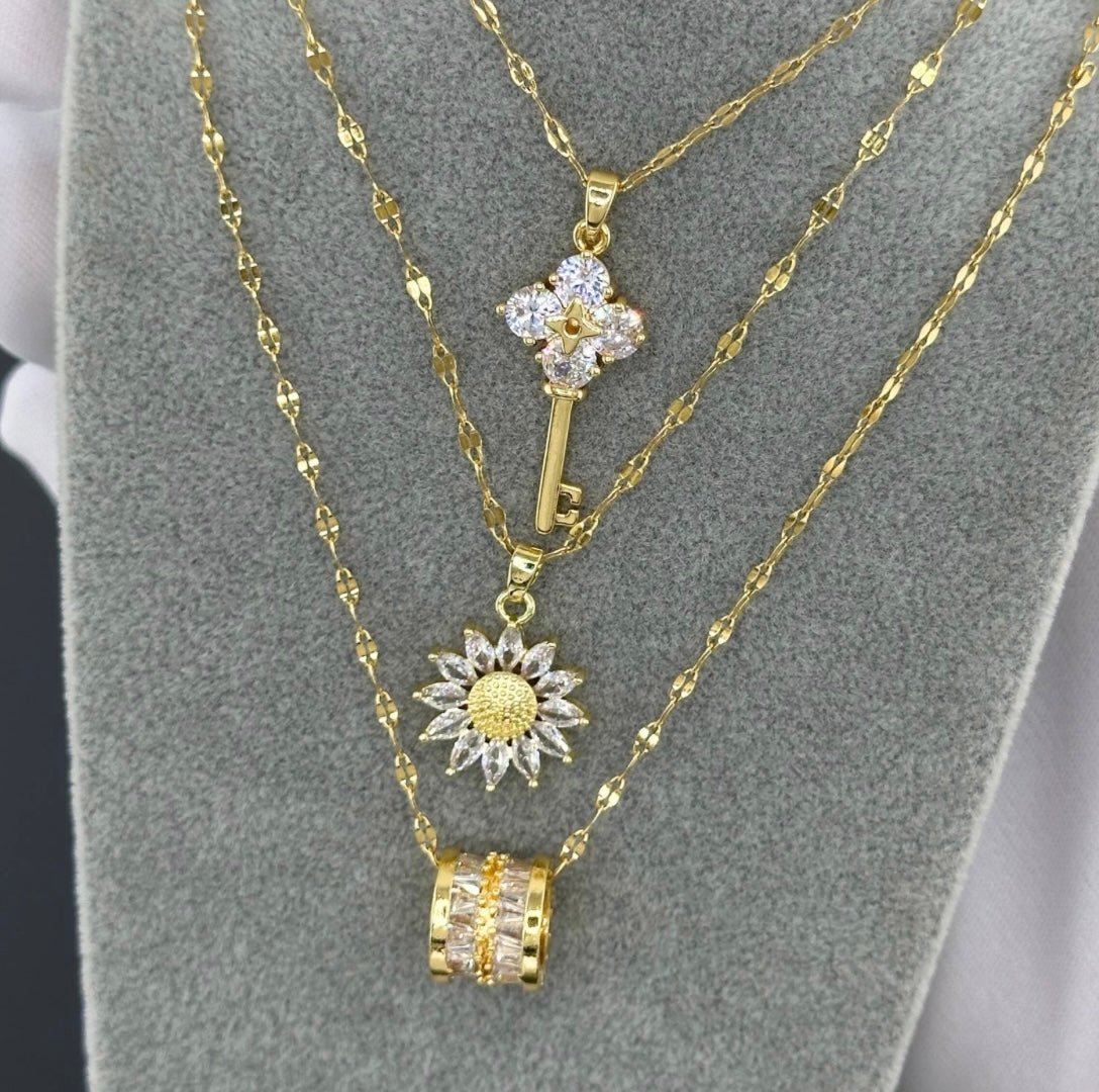 Stylish ring pendant necklace with cubic zirconia inlays. 40+5 cm. Code 87358