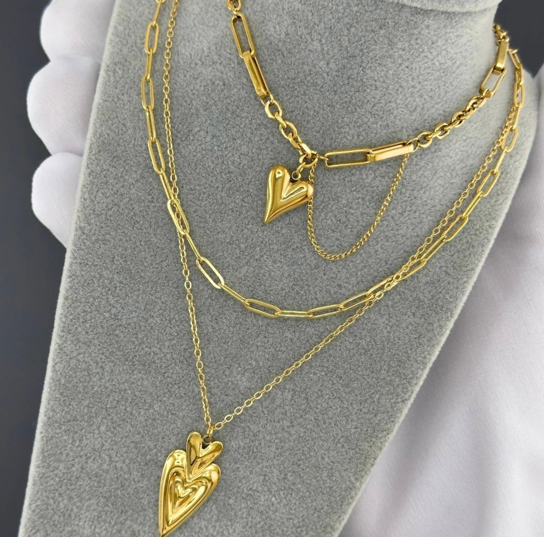 Stylish double designed necklace with beautiful heart shaped pendant. 39+7 cm. Code 90202