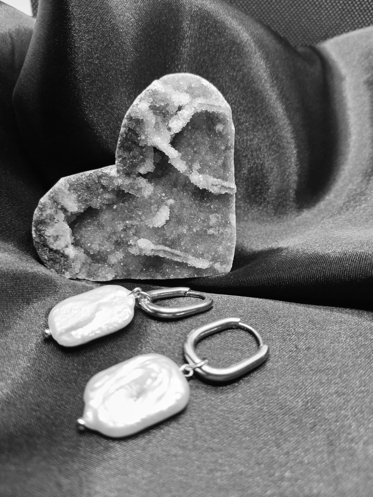 Stylish & elegant imitation pearl earrings. Code 89627