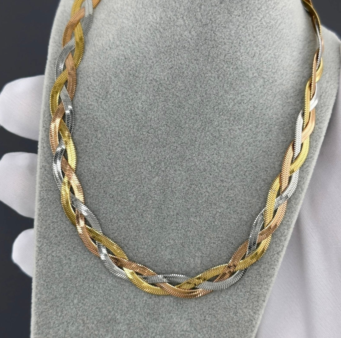 Stylish & elegant two coloured necklace, a beautiful addition to your collection. 39+5 cm. Code 87336