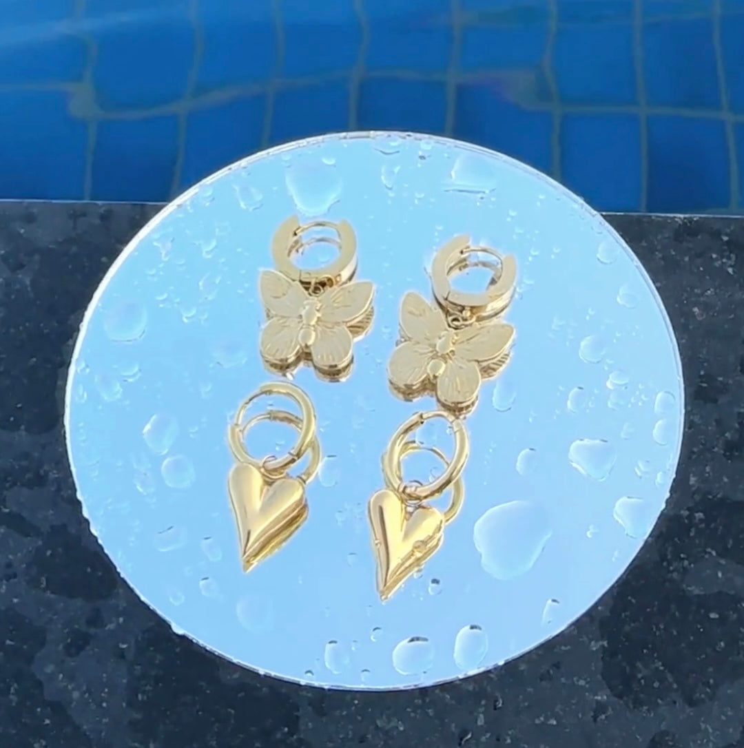 Beautifully elegant heart earrings. 1.5 x 2.8 cm. Code 87373