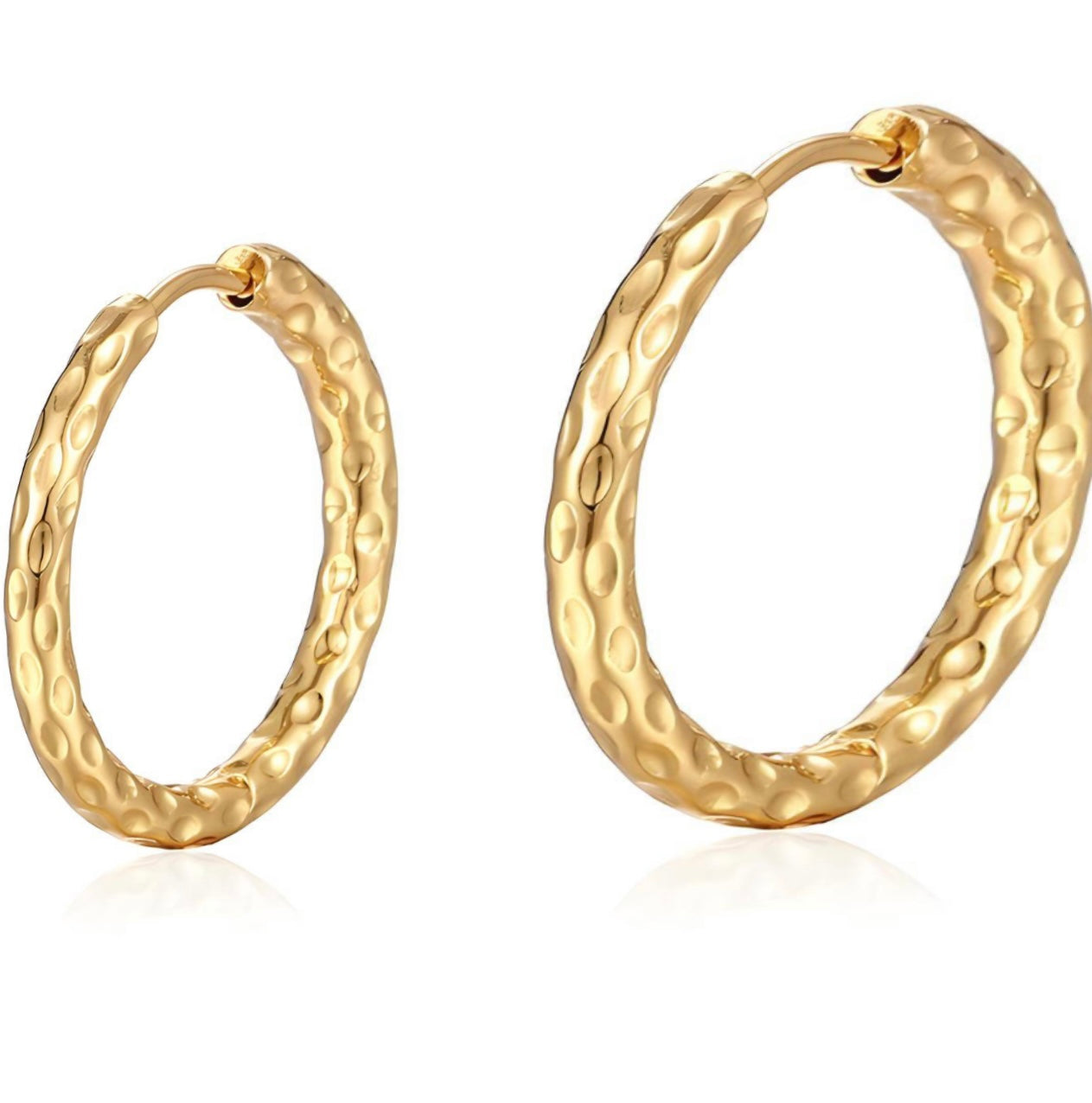 Hoop earrings with diamond cut effect stylish & elegant. 3x0.2 cm. Code 87064