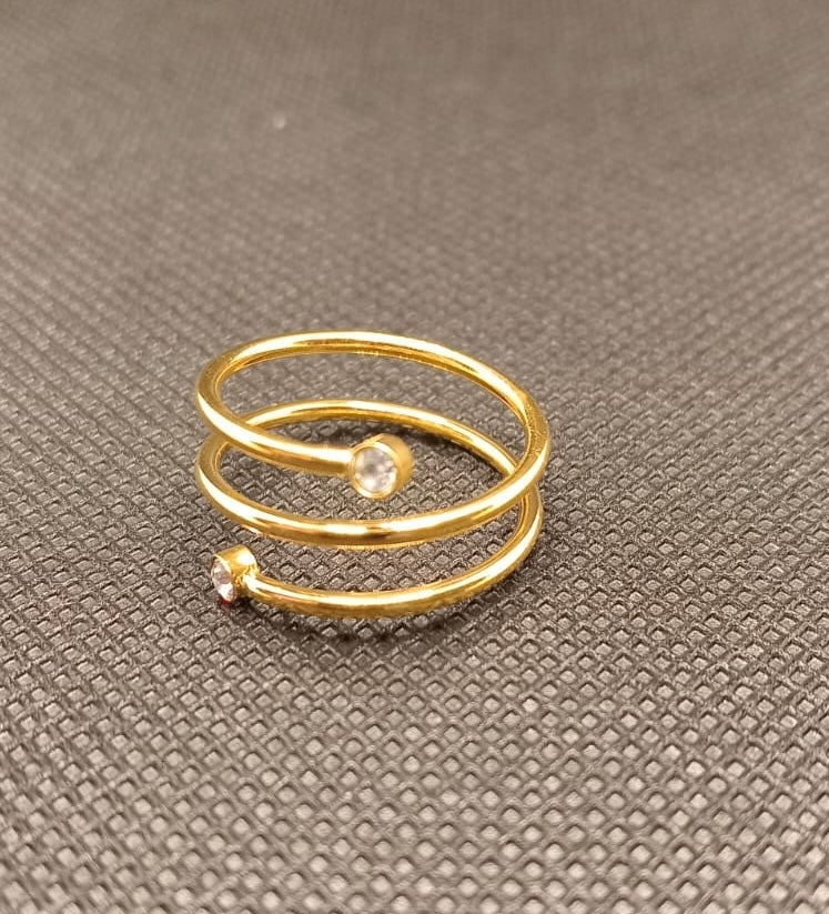 Beautiful gold plated ring with cubic zirconia stones. Adjustable fit. Code 87447