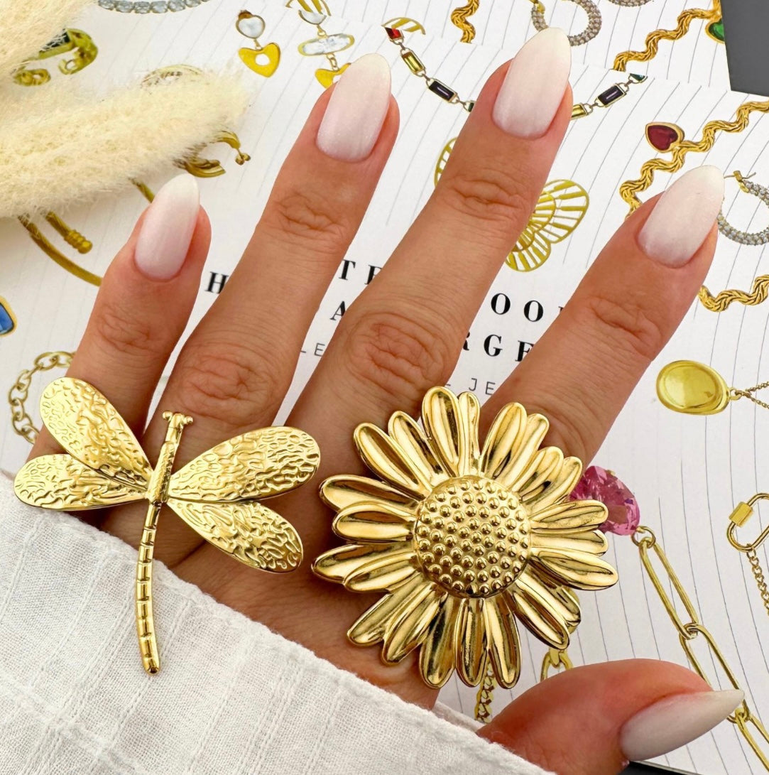 Beautiful oversized Sunflower ring Adjustable fit. Code 90094