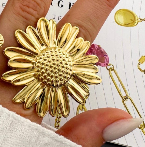Beautiful oversized Sunflower ring Adjustable fit. Code 90094