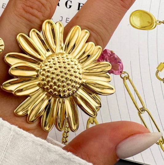 Beautiful oversized Sunflower ring Adjustable fit. Code 90094
