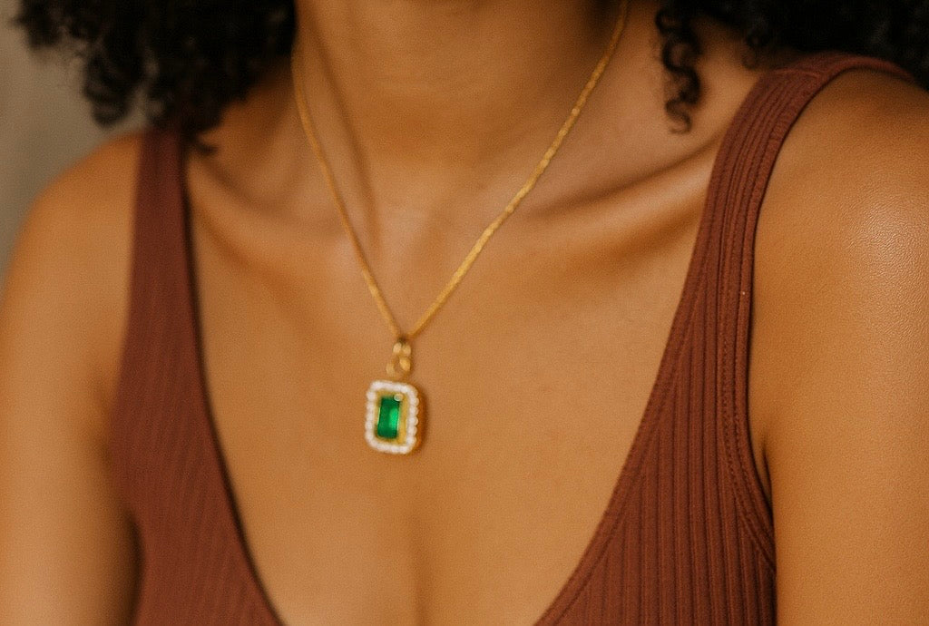 Beautiful imitation emerald and cubic zirconia necklace, stylish & elegant. 45cm. Code 89331