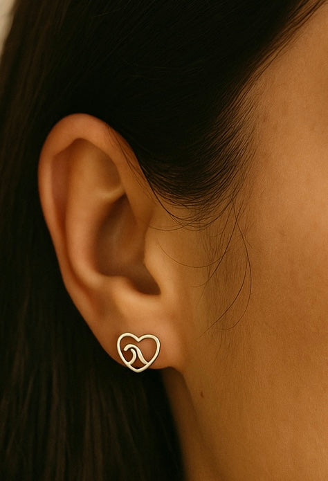 Intertwined Italian silver heart earrings. Stylish & elegant and perfect for all occasions