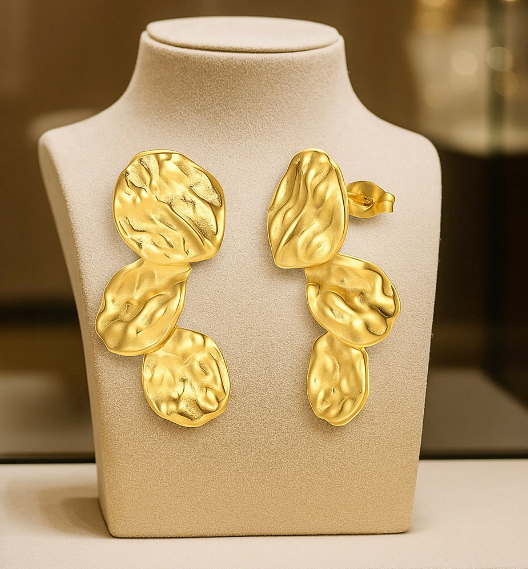 Bold stylish and elegant designer earrings. Code 89215