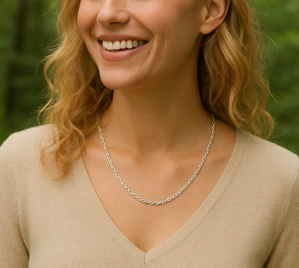 Beautiful Italian sterling silver paperclip design necklace. 20 inch length