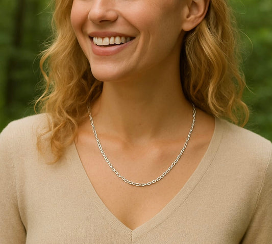 Beautiful Italian sterling silver paperclip design necklace. 20 inch length