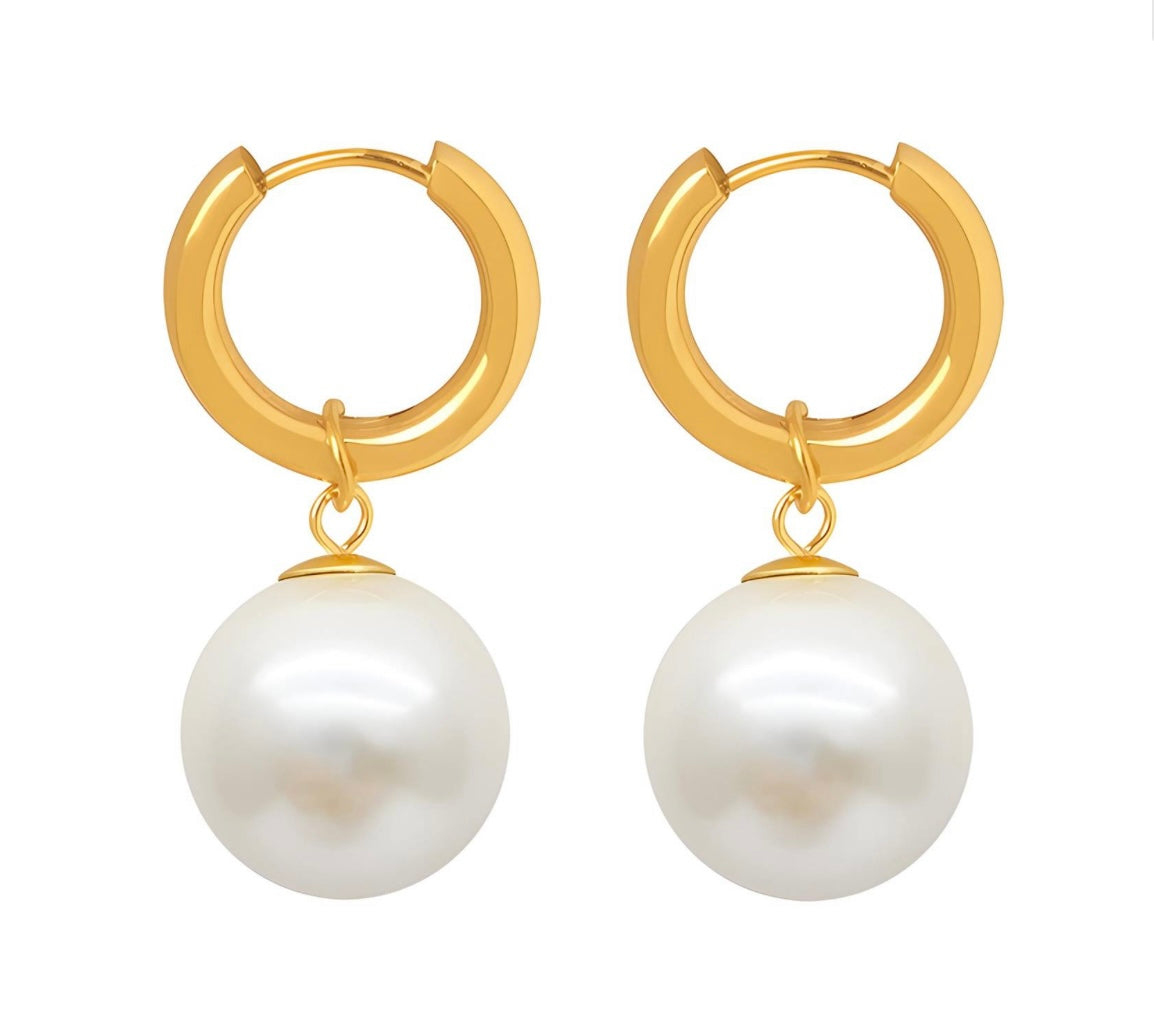 Stylish & elegant imitation pearl drop earrings 1.5 x 3cm. Code 87736