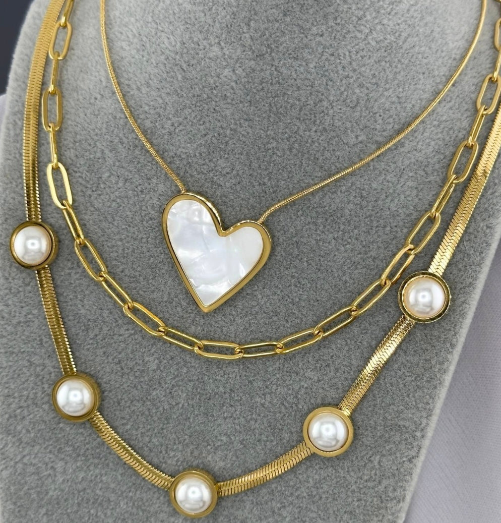 18k gold plated necklace in a link design. 40+5cm. Code 87149